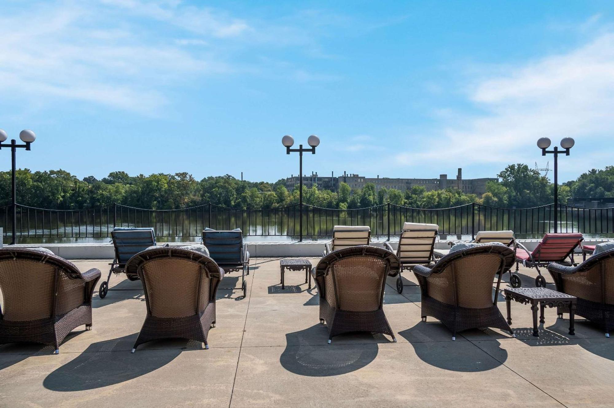 Radisson Hotel Grand Rapids Riverfront المظهر الخارجي الصورة