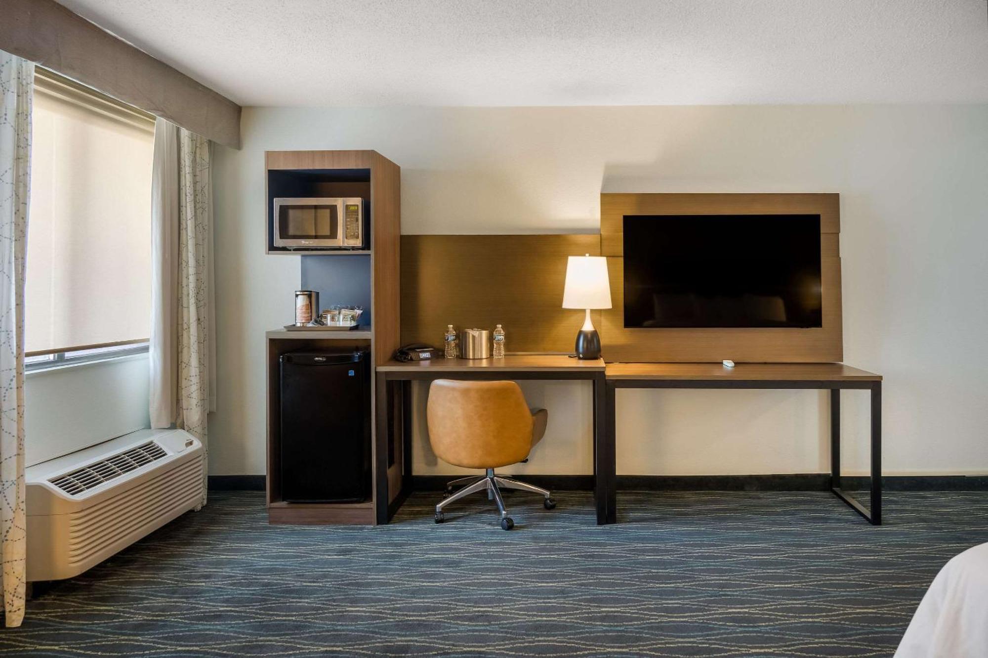 Radisson Hotel Grand Rapids Riverfront المظهر الخارجي الصورة