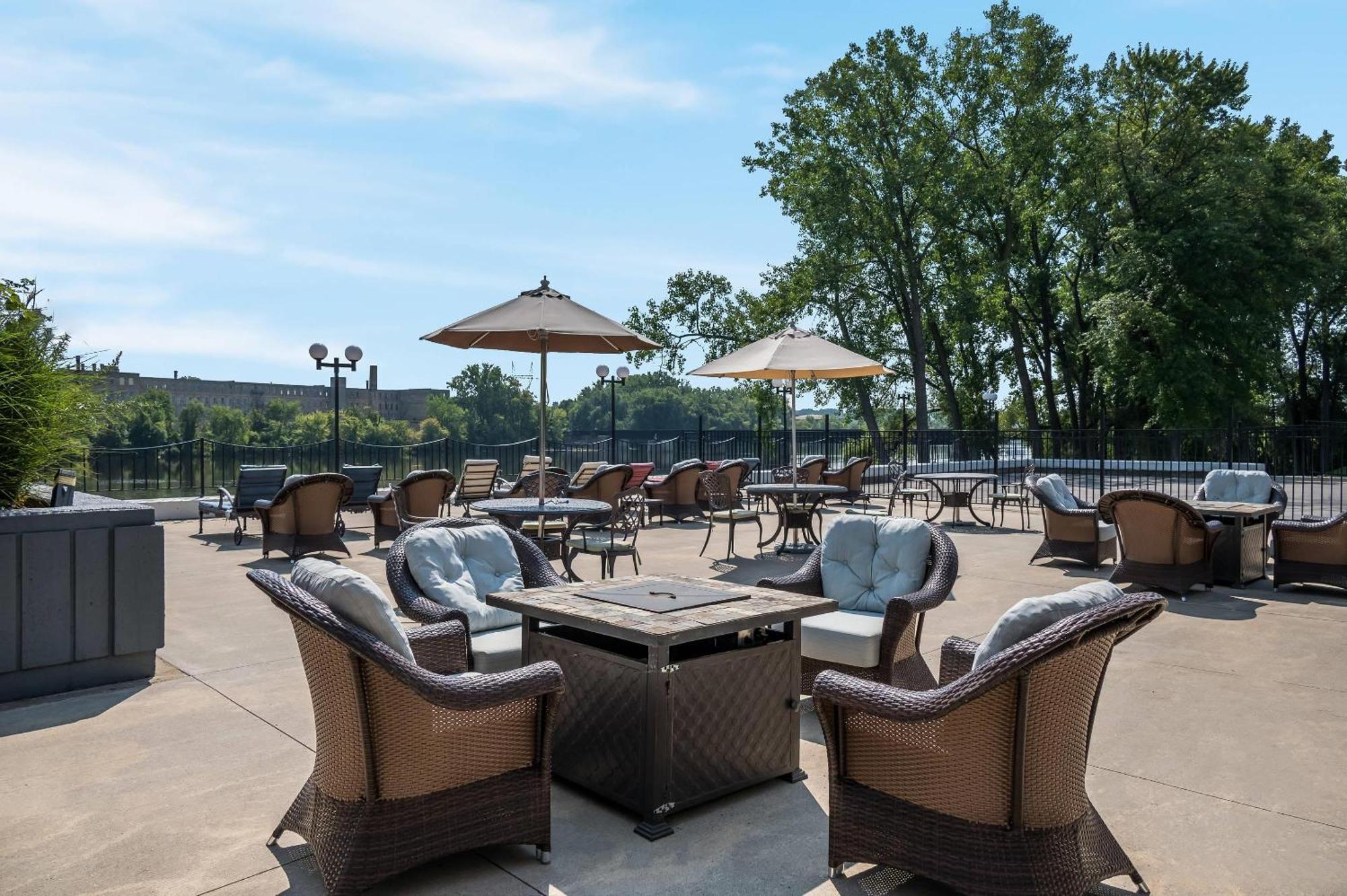 Radisson Hotel Grand Rapids Riverfront المظهر الخارجي الصورة